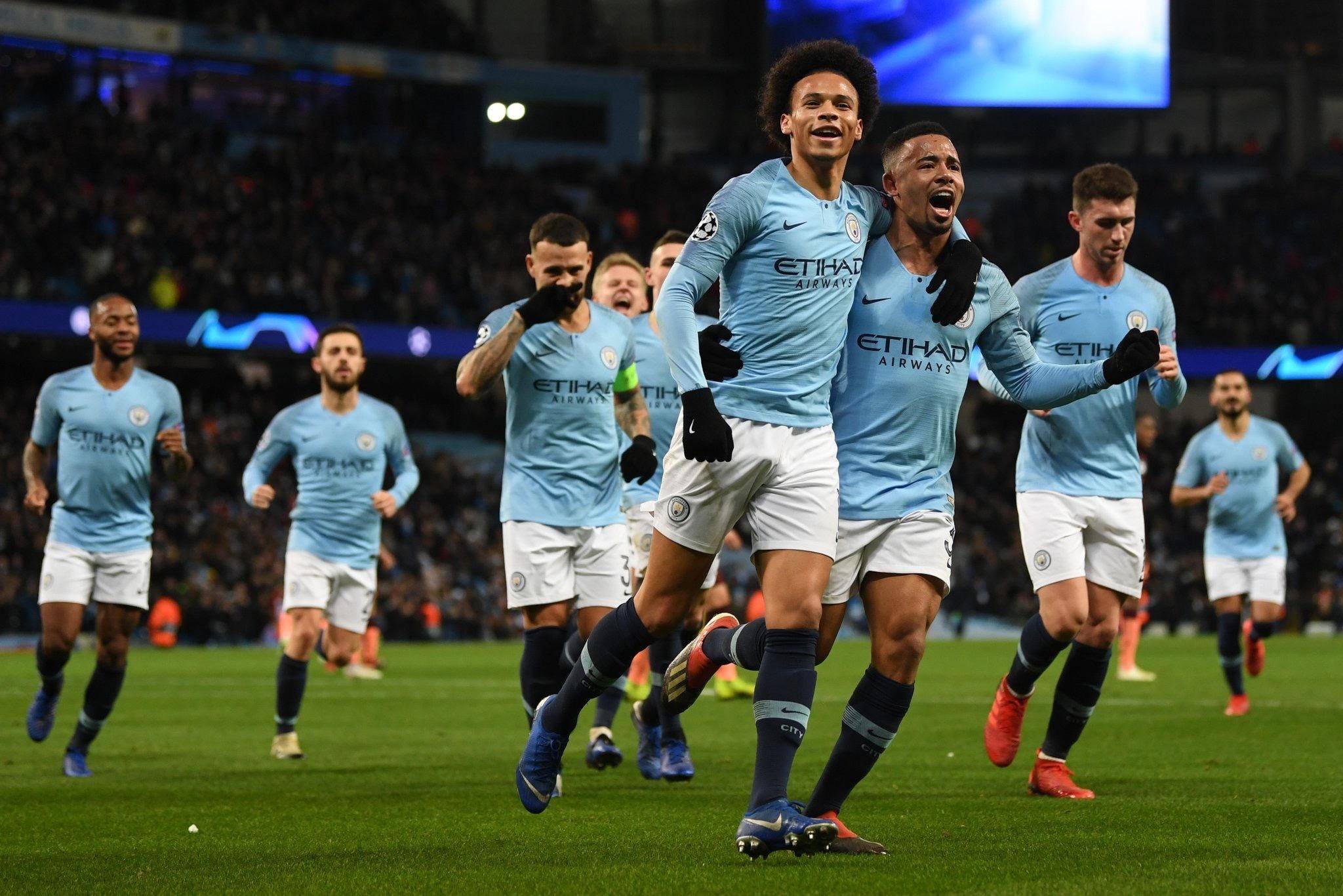 鲁尼在他首 鲁尼在他首